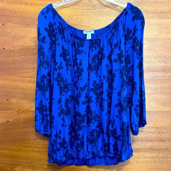 Old Navy Blue and Black Floral Scoop Neck Top - Picture 2 of 9
